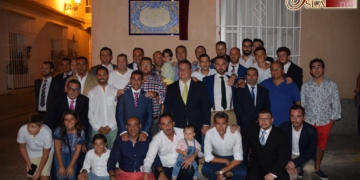 Un azulejo en Almirante Cervera conmemora el XXV aniversario de la cuadrilla de Columna