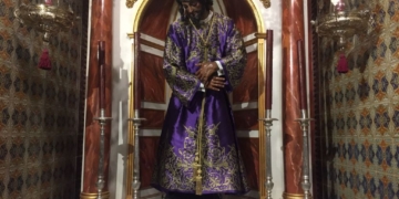 Jesús de la Misericordia lucirá el viernes la túnica morada de Fernando Calderón
