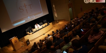 Bienvenida y primeras ponencias para iniciar el XVIII encuentro de hermandades trinitarias