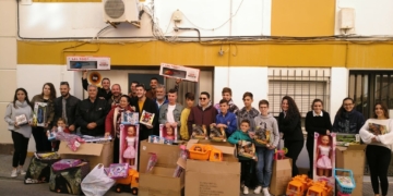 La Banda del Nazareno entregó cerca de 200 juguetes a la campaña de los Reyes Magos
