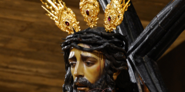 Jesús de los Afligidos ya luce las potencias donadas por un grupo de más de 30 hermanos