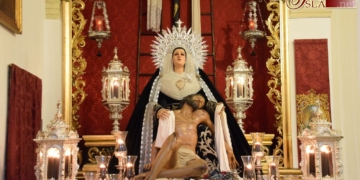 Caridad traslada el Besapié al Cristo de la Salvación al Domingo de Pasión
