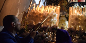 Columna combate el frío viento de Levante con el calor de un barrio volcado