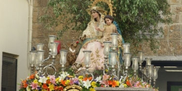La Pastora de Trille abrió el ciclo de las procesiones de Gloria en Cádiz
