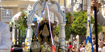 Los rocieros exponen un amplio programa de actos y novedades en su recorrido de salida de la ciudad