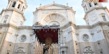 La gaditana Virgen de los Desamparados luce de forma extraordinaria bajo palio