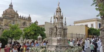 Altares y alfombras engalanan un año más la procesión del Corpus en Jerez