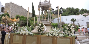 El templete plateresco de Medina-Sidonia preside un año más la procesión del Corpus