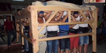 La cuadrilla de costaleros de los Ángeles comienza sus ensayos estrenando el nuevo paso