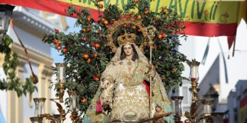 La previsión de fuerte viento de levante podría hacer peligrar la salida de la Pastora