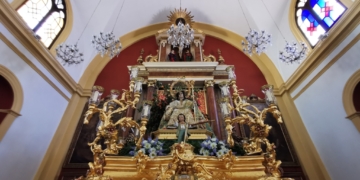 La Divina Pastora ya entronizada en su paso a la espera del Triduo y la salida procesional