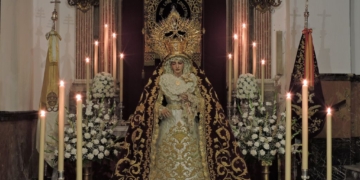 Los cultos a la gaditana Virgen de la Amargura comienzan con su Besamano