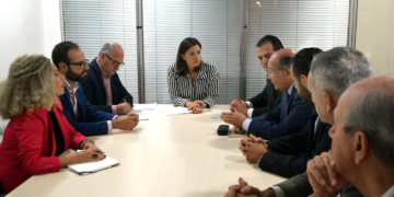 Cavada recibe a la comisión del 125 aniversario de la Hermandad de Columna