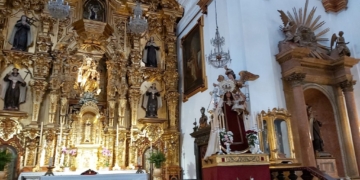 La Patrona en el presbiterio del Carmen por las obras de remozado de su capilla