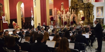 La Hermandad de Columna presentó la Banda Municipal de Chiclana ante sus hermanos