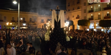 Los hermanos de Soledad aprueban la restauración del manto de salida de 1923