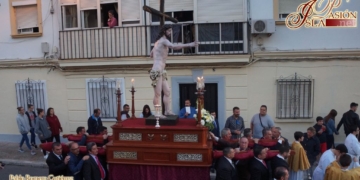Jesús Resucitado presidió entre fieles el Vía-Lucis parroquial de San José Artesano