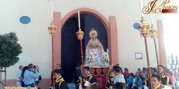 La Virgen de la Paz presidió el rosario de antorchas por las calles de La Casería