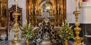 Servitas de Cádiz abre los cultos de la Asunción con el besamano a su Titular