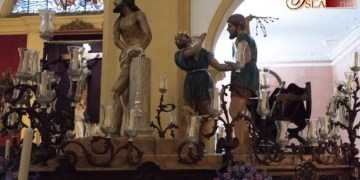 Una silla jamuga con atributos de la pasión completa el misterio de Columna