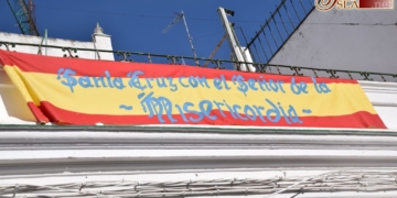 El barrio de la Pastora se engalana para recibir esta noche a Jesús de la Misericordia