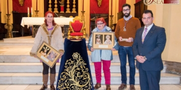 Hermanos donan a Columna una saya y un nuevo rosario para la Virgen de las Lágrimas