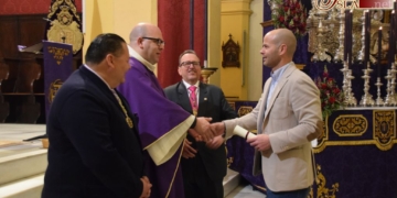 La Hermandad del Nazareno reconoce a sus hermanos por los 25 y 50 años