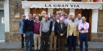 Sánchez Casas recibe el ánimo de la tertulia de pregoneros de la Semana Santa