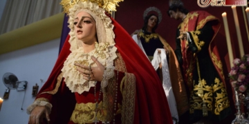 La Virgen de las Penas estuvo expuesta ayer durante todo el día en Besamano