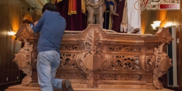 El frontal tallado del paso de Cristo Rey una de las grandes novedades de la Semana Santa