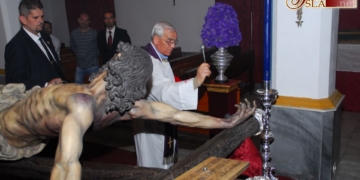 El Besapié del Cristo de la Sangre sirve como marco para bendecir sus nuevas cantoneras