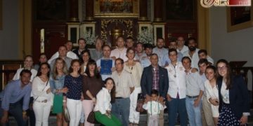 Juanjo Romero recibió de un grupo de amigos pastoreños las pastas para su pregón del Rocío