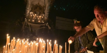 Con el Rosario de las Velas finalizaba el primer día del camino de vuelta de los rocieros