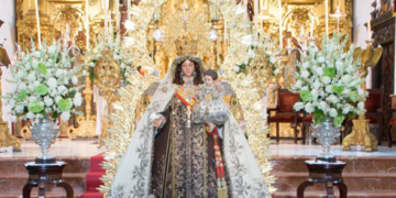 Los isleños rinden pleitesía a la Virgen del Carmen en el 65 aniversario de su Coronación