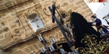 La Vera-Cruz volvió a brillar en el Miércoles Santo del regreso a la Capilla del Cristo