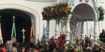 El Simpecado del Rocío de San Fernando se presentó ante la Hermandad Matriz de Almonte