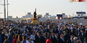 Jesús Nazareno vuelve al centro desde La Casería arropado por una multitud de fieles