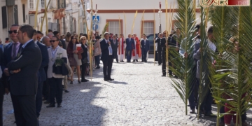 La procesión de palmas anuncia la llegada a La Isla de una nueva Semana Santa