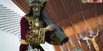 Jesús Nazareno espera a los escolares en la capilla del colegio de las Carmelitas