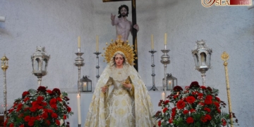 El besamano a la Virgen de la Victoria concluye los cultos de septiembre en su honor