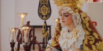 Los cultos a la Virgen de las Penas se cerraron esta mañana con el devoto besamano