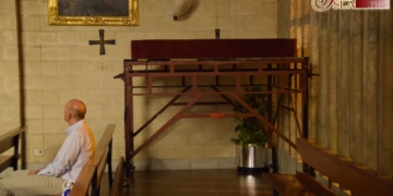 Una parihuela a la espera del traslado de los Titulares de la Vera-Cruz a su capilla