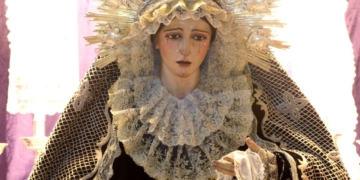 La Virgen de la Soledad del Santo Entierro de Cádiz expuesta en devoto besamano