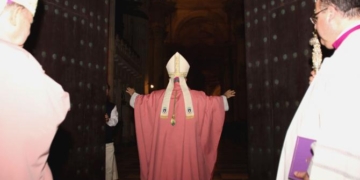 Monseñor Zornoza abrió el Año de la Misercordia en la Catedral gaditana