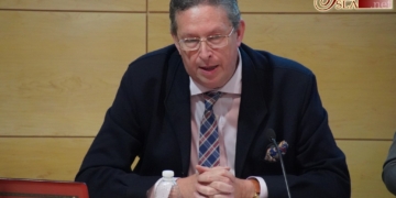 La poética en el paso de palio marca una nueva conferencia del aniversario de Columna