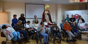 Los enfermos de UPACE ya tienen a la Virgen de las Penas junto a ellos