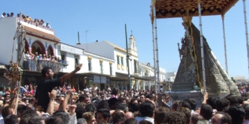 Con la vuelta de las hermandades concluye una romería multitudinaria en El Rocío