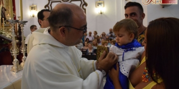 La Virgen del Carmen recibe la mejor ofrenda de la Novena: los más pequeños de La Isla