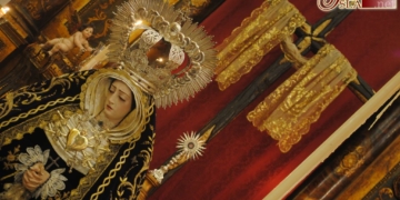 El besamano a la Virgen de los Dolores abre los cultos a la Titular de los Servitas