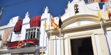 El barrio de San Francisco se engalana para la extraordinaria mañana de la Caridad